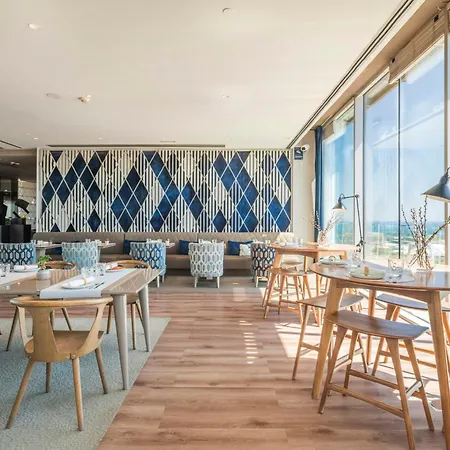 מלון Leonardo Royal Forum 4*