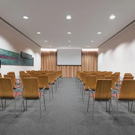 Hotel Ac Fórum By Marriott 4*