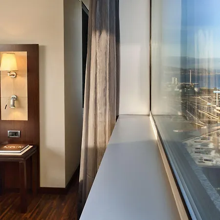 Hotel Leonardo Royal Forum 4*