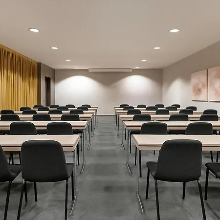 Hotel Leonardo Royal Forum 4*