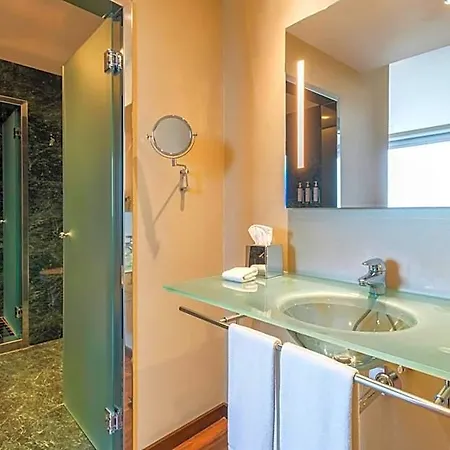 Hotel Leonardo Royal Forum 4*