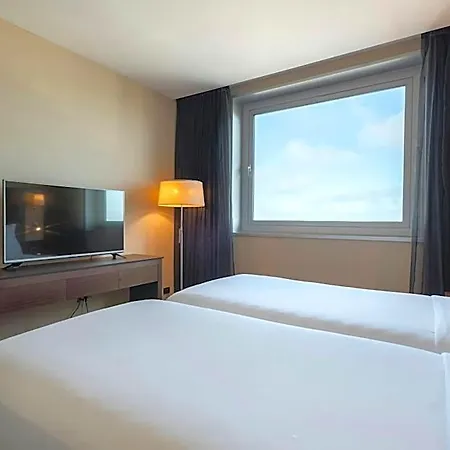 Leonardo Royal Forum Hotel 4*