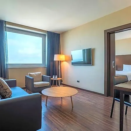 Hotel Leonardo Royal Forum 4*