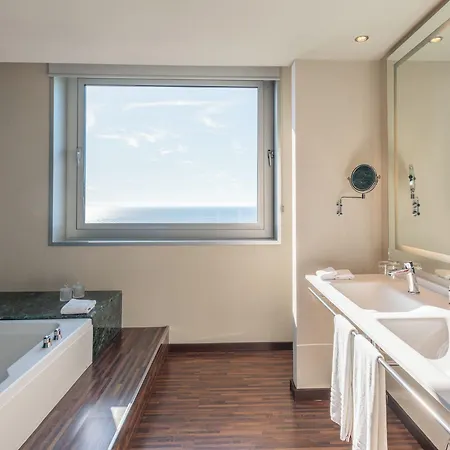 Hotel Leonardo Royal Forum 4*