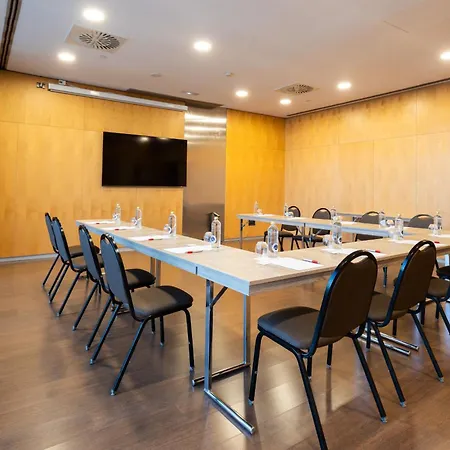 Отель Leonardo Royal Forum Барселона