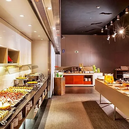 Отель Leonardo Royal Forum